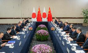 Xi Attends APEC Summit - Lima