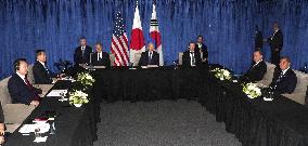 Japan-U.S.-S. Korea summit in Lima