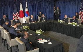 Japan-U.S.-S. Korea summit in Lima