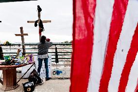 Tribute to the victims of the DANA Storm on Solidarity Bridge - Valencia