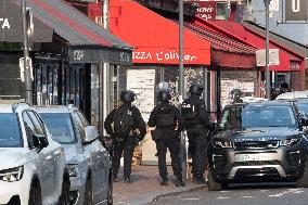 Restaurant Owner Takes Employees Hostage In Issy-les-Moulineaux