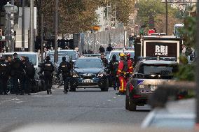 Restaurant Owner Takes Employees Hostage In Issy-les-Moulineaux