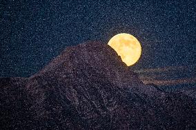 Beaver Full Moon Over Gran Sasso D’Italia