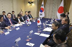 Japan-South Korea summit in Lima