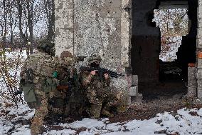 Soldiers of 57th Brigade practice assault skills in Kharkiv region