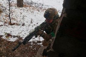 Soldiers of 57th Brigade practice assault skills in Kharkiv region