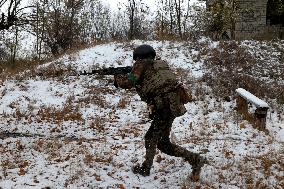 Soldiers of 57th Brigade practice assault skills in Kharkiv region