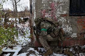 Soldiers of 57th Brigade practice assault skills in Kharkiv region