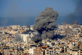 Israeli Warplanes Renew Their Raids On Southern Suburbs - Beirut