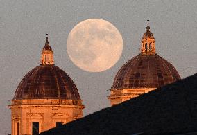 Supermoon Rises Above Rome