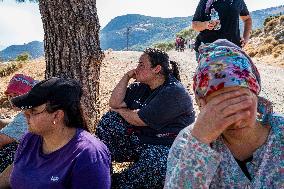 Raging Wildfire Prompts Evacuations - İzmir