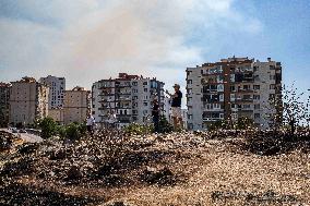 Raging Wildfire Prompts Evacuations - İzmir