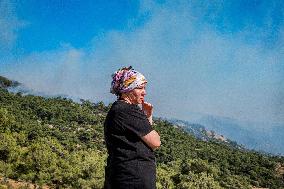 Raging Wildfire Prompts Evacuations - İzmir