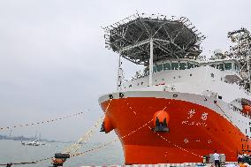 China's First Domestically Designed And Built Deep-Ocean Drilling Vessel - Guangzhou