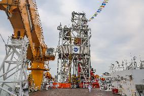 China's First Domestically Designed And Built Deep-Ocean Drilling Vessel - Guangzhou