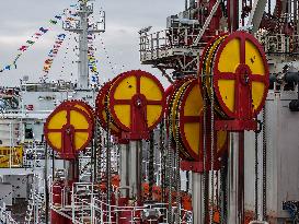 China's First Domestically Designed And Built Deep-Ocean Drilling Vessel - Guangzhou