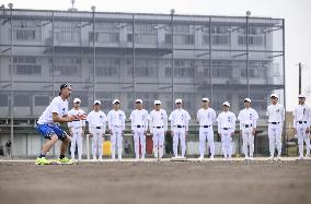 Baseball clinic by former Mariner Suzuki