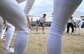 Baseball clinic by former Mariner Suzuki