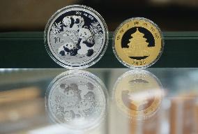 2025 Panda Gold Commemorative Coin