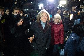 Valerie Pecresse meets with Farmers protesting on the RN118 - Velizy-Villacoublay