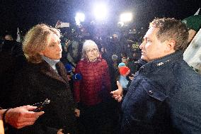 Valerie Pecresse meets with Farmers protesting on the RN118 - Velizy-Villacoublay