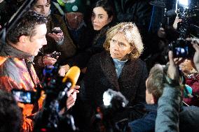 Valerie Pecresse meets with Farmers protesting on the RN118 - Velizy-Villacoublay