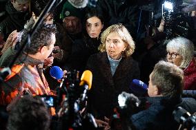 Valerie Pecresse meets with Farmers protesting on the RN118 - Velizy-Villacoublay