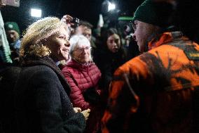 Valerie Pecresse meets with Farmers protesting on the RN118 - Velizy-Villacoublay