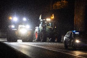 Farmers protest against EU-Mercosur agreement on the RN118 - Velizy-Villacoublay