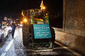 Farmers protest against EU-Mercosur agreement on the RN118 - Velizy-Villacoublay