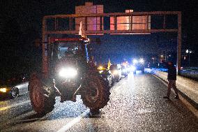 Farmers protest against EU-Mercosur agreement on the RN118 - Velizy-Villacoublay