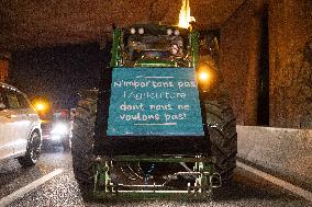 Farmers protest against EU-Mercosur agreement on the RN118 - Velizy-Villacoublay