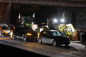 Farmers protest against EU-Mercosur agreement on the RN118 - Velizy-Villacoublay