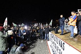 Farmers protest against EU-Mercosur agreement on the RN118 - Velizy-Villacoublay