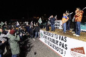 Farmers protest against EU-Mercosur agreement on the RN118 - Velizy-Villacoublay