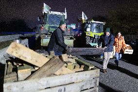 Farmers protest against EU-Mercosur agreement on the RN118 - Velizy-Villacoublay