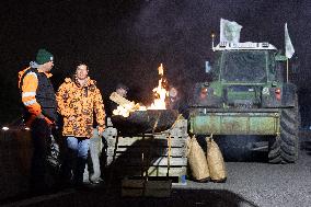 Farmers protest against EU-Mercosur agreement on the RN118 - Velizy-Villacoublay