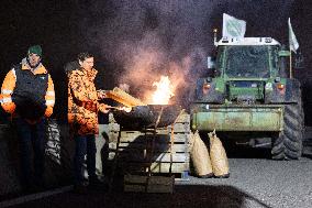 Farmers protest against EU-Mercosur agreement on the RN118 - Velizy-Villacoublay