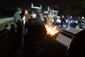 Farmers protest against EU-Mercosur agreement on the RN118 - Velizy-Villacoublay