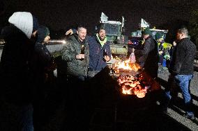 Farmers protest against EU-Mercosur agreement on the RN118 - Velizy-Villacoublay