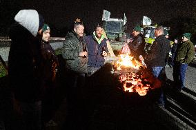 Farmers protest against EU-Mercosur agreement on the RN118 - Velizy-Villacoublay