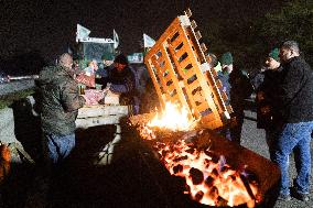 Farmers protest against EU-Mercosur agreement on the RN118 - Velizy-Villacoublay