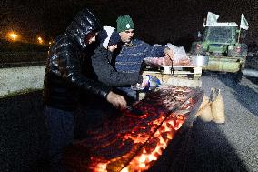 Farmers protest against EU-Mercosur agreement on the RN118 - Velizy-Villacoublay