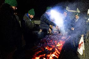 Farmers protest against EU-Mercosur agreement on the RN118 - Velizy-Villacoublay