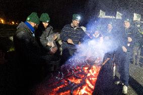 Farmers protest against EU-Mercosur agreement on the RN118 - Velizy-Villacoublay