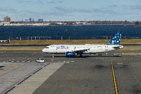 JetBlue Airbus A320 In LaGuardia Airport