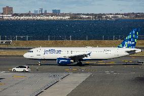 JetBlue Airbus A320 In LaGuardia Airport