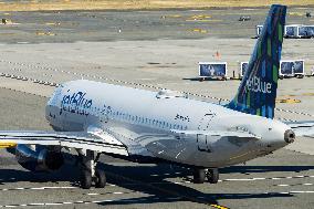 JetBlue Airbus A320 In LaGuardia Airport