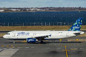 JetBlue Airbus A320 In LaGuardia Airport