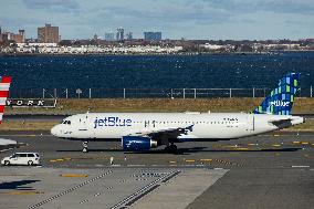 JetBlue Airbus A320 In LaGuardia Airport